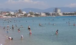 Didim'de bayram tatilinde deniz keyfi: Altınkum Plajı'nda sıcak basın!