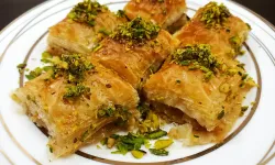 Hazır yufkadan baklava nasıl yapılır? Hazır yufka ile baklava kaç kat olur?