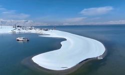 Van'da beyaz kartpostal: Erçek gölü karlar altında