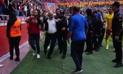 Kayserispor - Konyaspor maçında gergin anlar: Başkan Ali Çamlı sahaya indi!