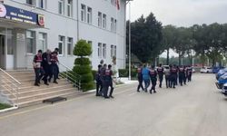 İzmir’de düzensiz göçmen operasyonu! Yurt dışına kaçmaya çalışırken yakalandı