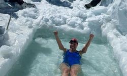 Türk sporcudan Everest'de büyük başarı: 3 derecelik suda 5 dakika!