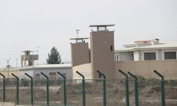 Diyarbakır cezaevinde zehirlenme olayı: Mahkumlar ve personel hastaneye kaldırıldı