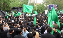 İranlı öğrenciler, Reisi’yi anmak için toplandı!