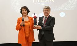 Turan Film Festivali'nde Hülya Koçyiğit'e ödül