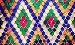 Gaziantep'te renk körlüğüne rağmen rengarenk mozaikler yapıyor