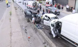 İstanbul Küçükçekmece trafik kazasında can pazarı: 2'si ağır 6 yaralı