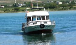 Muhteşem manzaralar ve eşsiz bir deneyim: Van Gölü'nde lüks tekne turu!