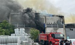 Uşak'ta tekstil fabrikasında yangın çıktı: Ekipler müdahale ediyor