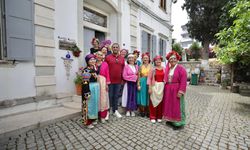 Narlıdere'de baharı yöresel kıyafetlerle karşıladılar