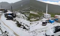 Rize'nin Ovit Yaylası'nda yaz ortasında sürpriz: Kar görselleri şaşırttı!
