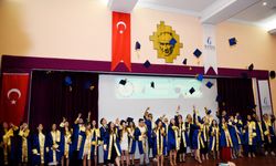 CBÜ İletişim Fakültesi'nin ilk mezunları diplomalarını aldı