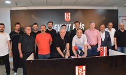 Balıkesirspor'da yeni teknik direktör Levent Eriş'le sözleşme imzaladı!