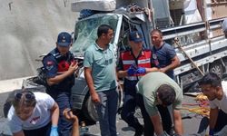 Çanakkale-İzmir Karayolu'nda korkutan kaza: Kamyonet tıra çarptı!