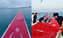 Deniz üzerinde dev gösteri: 1 Kilometrelik Türk bayrağı Mersin'de dalgalandı!