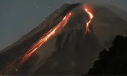 Lewotobi Laki-Laki yanardağı uyandı! 800 metre kül püskürdü!