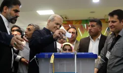 İran'da seçim maratonu devam ediyor: Pezeşkiyan liderliği sürdürüyor