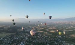 Pamukkale balon turları zirvede: Günlük 300 turist havadan manzaranın keyfini çıkarıyor!