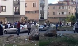 Pendik'te mahalleli sokaklara döküldü: Taşlar havada uçuştu