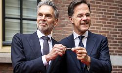 "Hollanda'da yeni hükümet: Dick Schoof başbakanlık koltuğuna oturdu