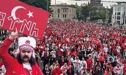 Leipzig'de Türk taraftarlar şov yaptı: Sokakları kırmızı-beyaza boyadılar