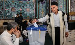 İran'da Cumhurbaşkanlığı seçimi için adaylar canlı yayında karşı karşıya