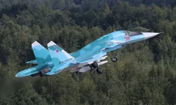 Rusya'da savaş uçağı kazası: Pilotlar son anda kurtuldu