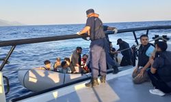 Yunanistan'dan itilen göçmenler İzmir'de kurtarıldı!