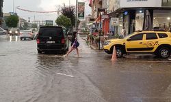 Düzce'de sağanak yağış: Yollar göle döndü