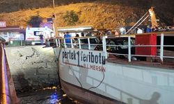 Bıçaklı kavga feribot seferini karıştırdı: 1 yaralı, 3 araç hasar gördü