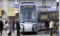 Sultanahmet'te panik anları: Tramvay durağındaki çanta korkuttu!