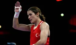 Milli boksörümüz Esra Yıldız Kahraman çeyrek finale yükseldi!