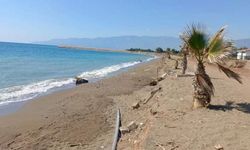 Antalya'da kum tepeciğinin altında kalan çocuk yaşamını yitirdi