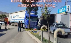 Kemalpaşa Caddesi'nde arızalı araç yolda kaldı, trafik pert oldu!