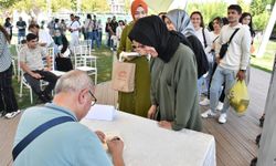 Manisa Kitap Fuarı, ünlü yazarları okurlarıyla buluşturdu