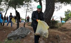 Çine'de gençlik merkezi gönüllüleri orman temizledi