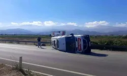 Manisa'da hasta nakil aracıyla kamyonet çarpıştı: 1 ağır, 3 yaralı!