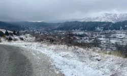 İzmir’de mevsimin ilk karı yağdı