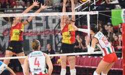 Kadın voleybolunda İzmir derbisi: Zirvenin sahibi kim oldu?