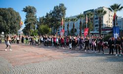 Konak Belediyesi, kadınları açık havada zumba dansıyla buluşturdu