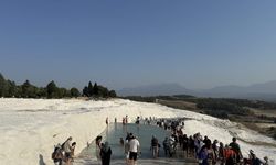 Pamukkale, Ara Tatilde Ziyaretçi Akınına Uğruyor