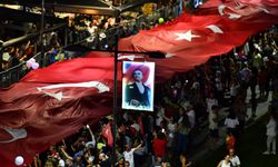İzmir gençliği sesleniyor: 'Patates soğan güle güle Erdoğan'