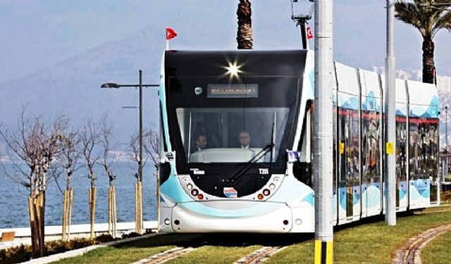 Cumartesi İzmir'de tramvayı kullanacaklar dikkat! O durakta durmayacak...