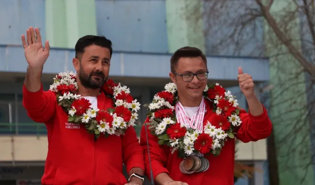 Dünya şampiyonu down sendromlu milli atlet Emirhan Tekirdağ'da törenle karşılandı