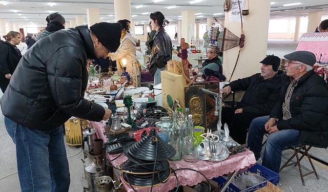 Samsun'da nostalji rüzgarı: Antika sanat pazarı vatandaşları buluşturuyor!