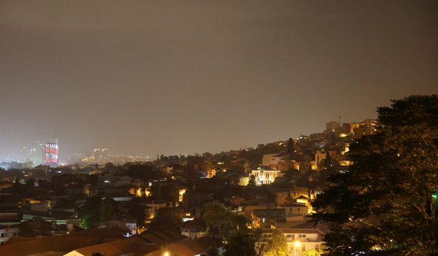 İzmir’de çöl tozu bulutu: Gökyüzü kapandı, görüş mesafesi azaldı