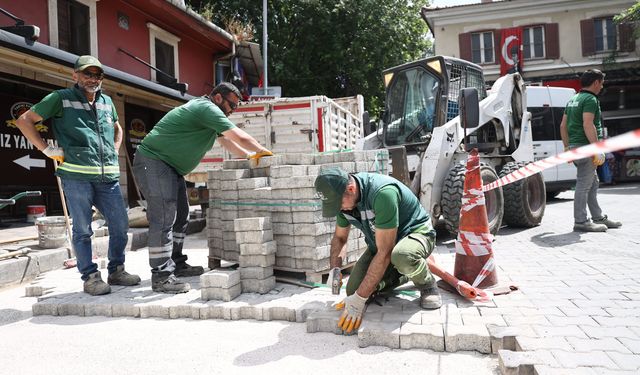 İzmir'in tarihi Basmane semtinde bahar temizliği