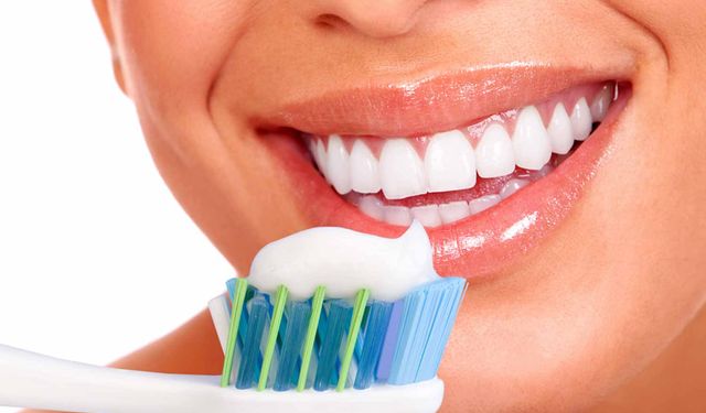 Dişler fırçalandıktan sonra ağız çalkalanır mı?