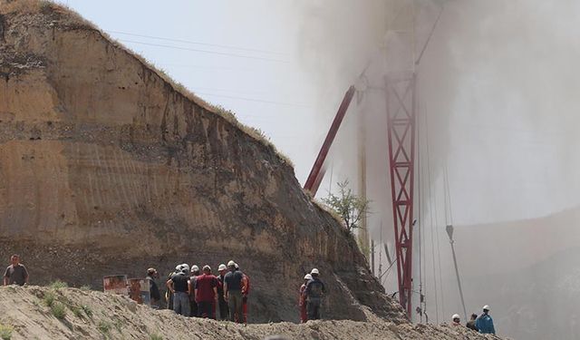 Sarayköy'de Jeotermal sondaj patlaması: Yetkililer bölgede inceleme başlattı!