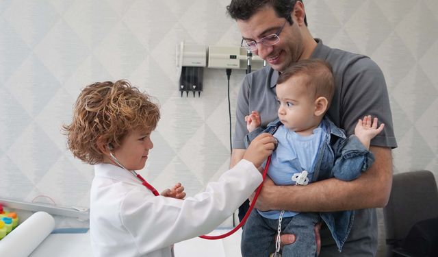 İEÜ Medical Point’te hastalar çocuklara emanet